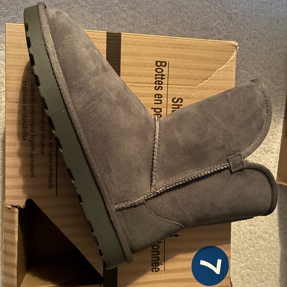 NEW Shearling grey sheepskin boots - size 7